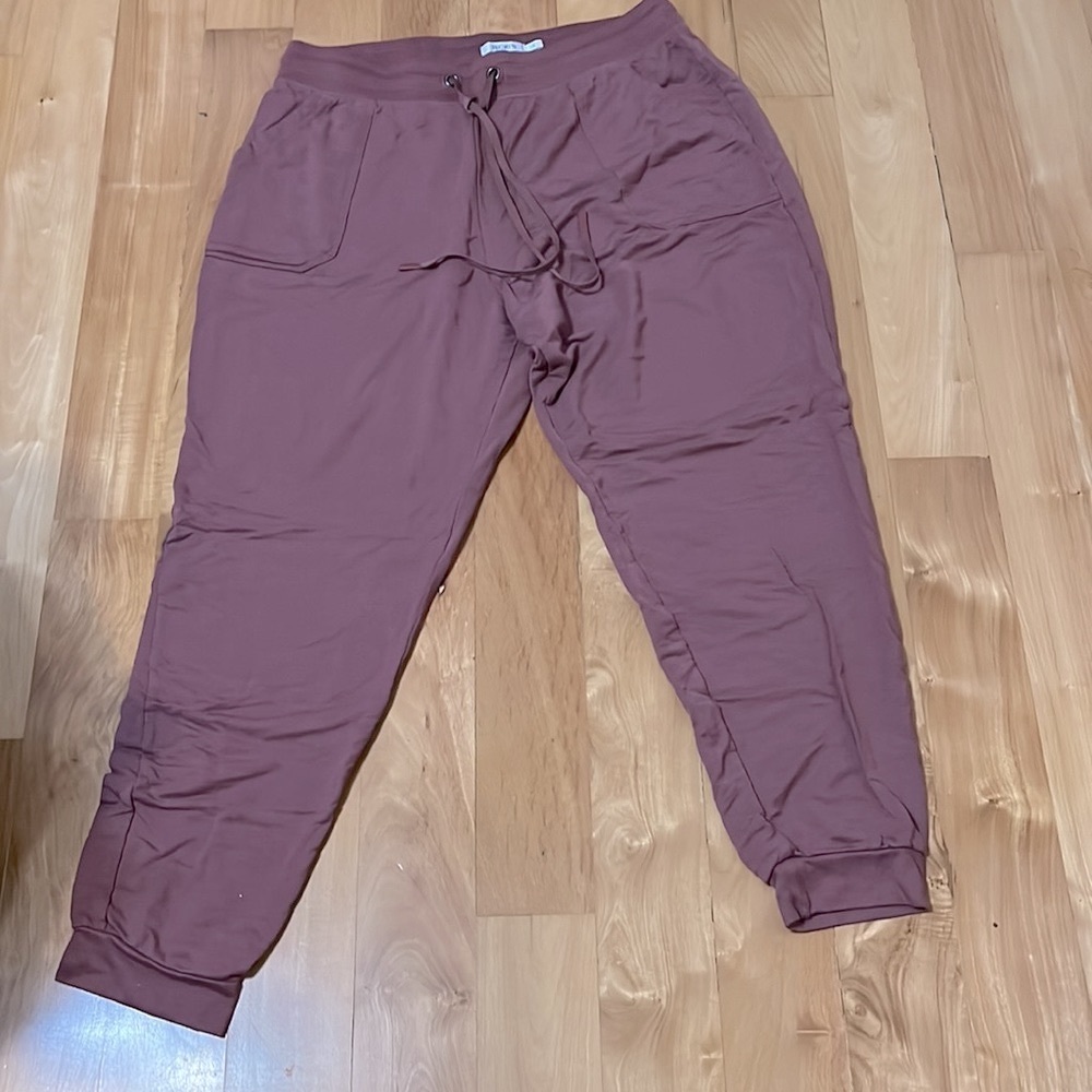 Joggers - Picture 2 of 3